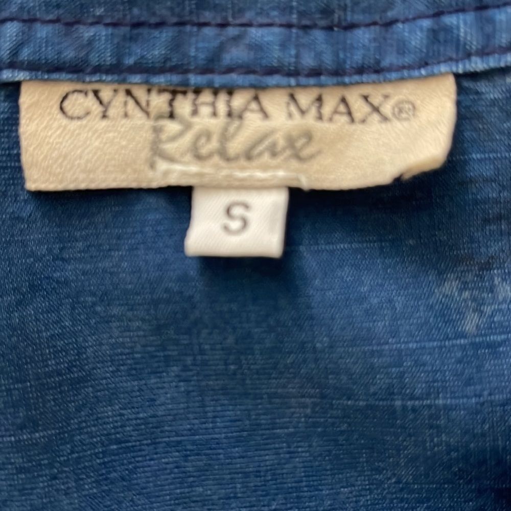 Cynthia Max Button Front Dress - Picture 4 of 5